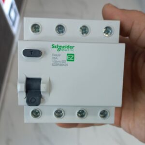 محافظ جان اشنایدر چهار پل